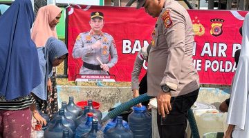 Hadir untuk Masyarakat, Polres Pidie Salurkan Bantuan Air Bersih ke Gampong Dayah Beureueh